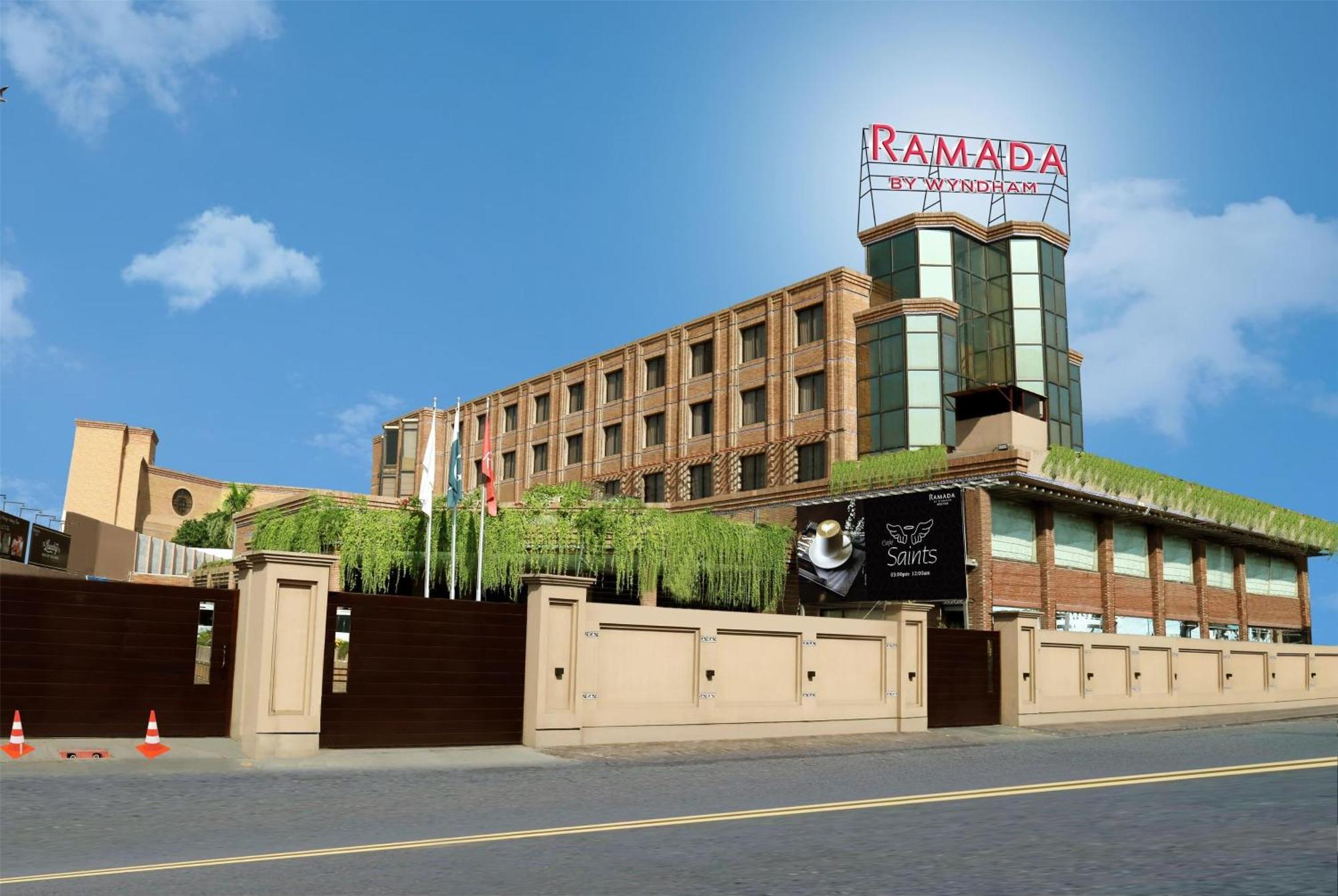 Готель Ramada By Wyndham Мултан Екстер'єр фото